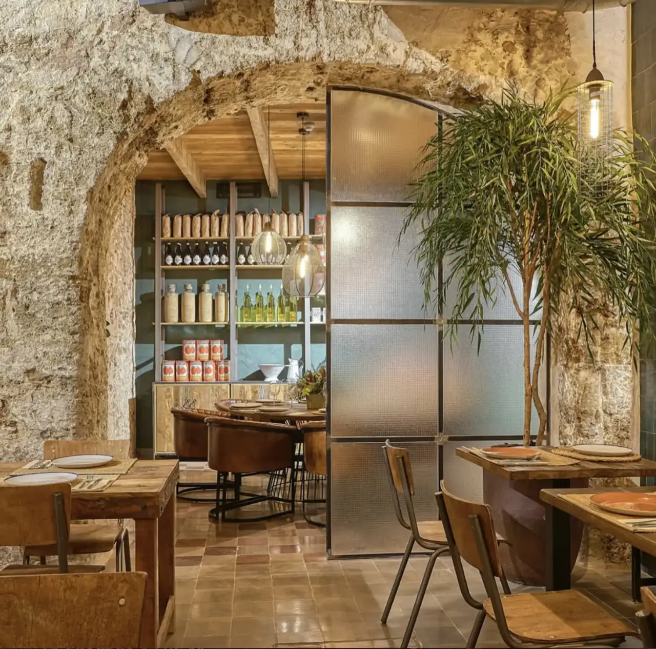 Interior del local en calle Plocia, Cádiz
