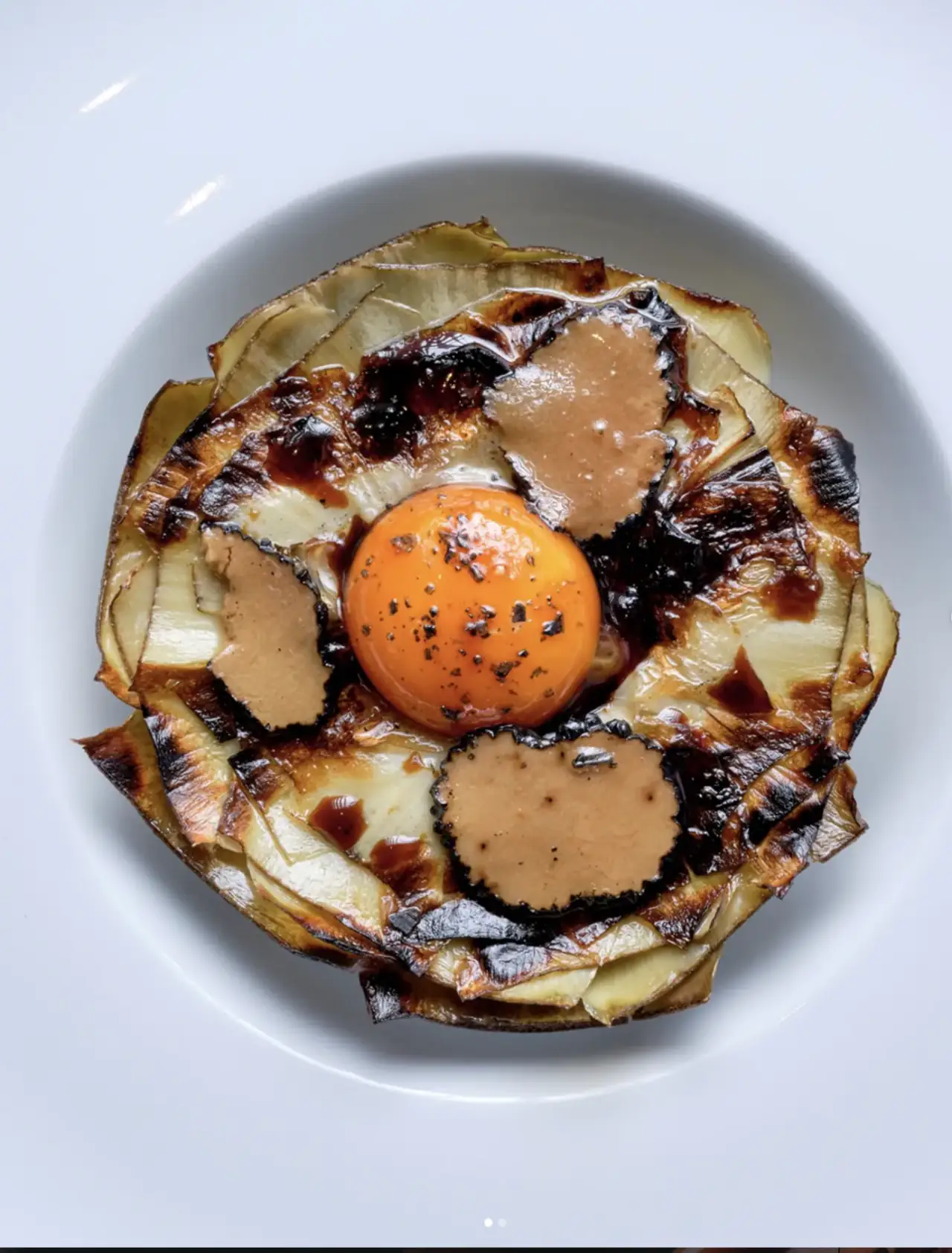 Alcachofa con yema curada y trufa