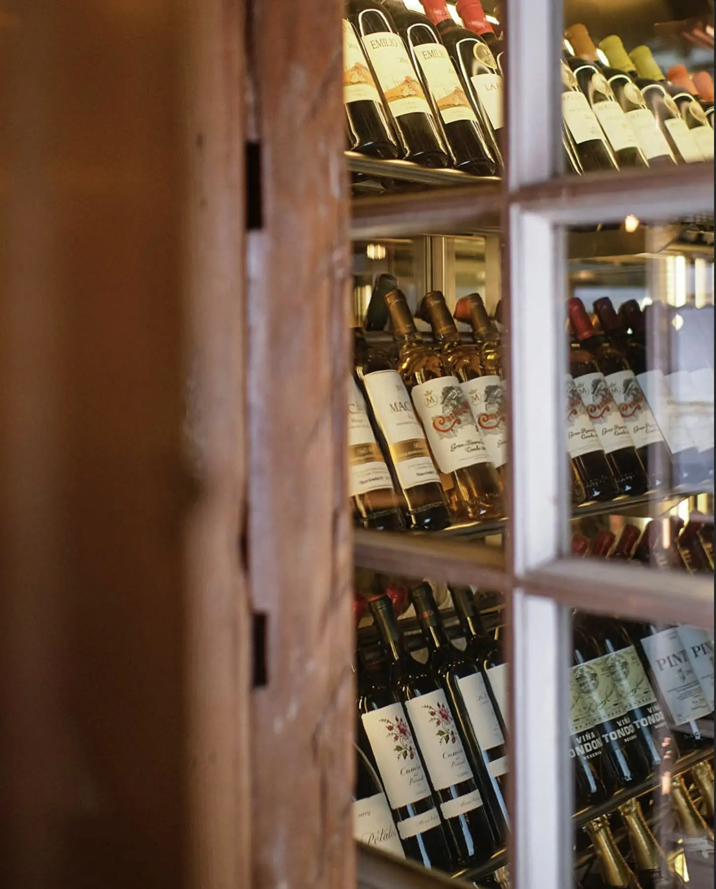 Vinoteca del local